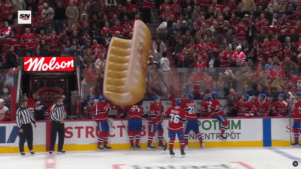 Inflatable hot dog and bun slip onto the ice during Canadiens’ TV timeout, steals the spotlight in Montreal