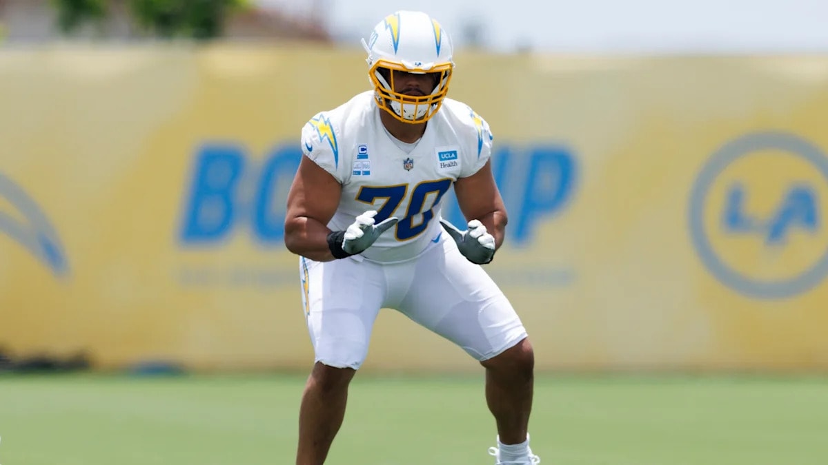 Chargers left tackle Rashawn Slater misses another practice with knee flare-up