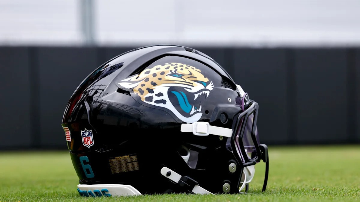 Jaguars set the 53-man roster by waiving a large group of players