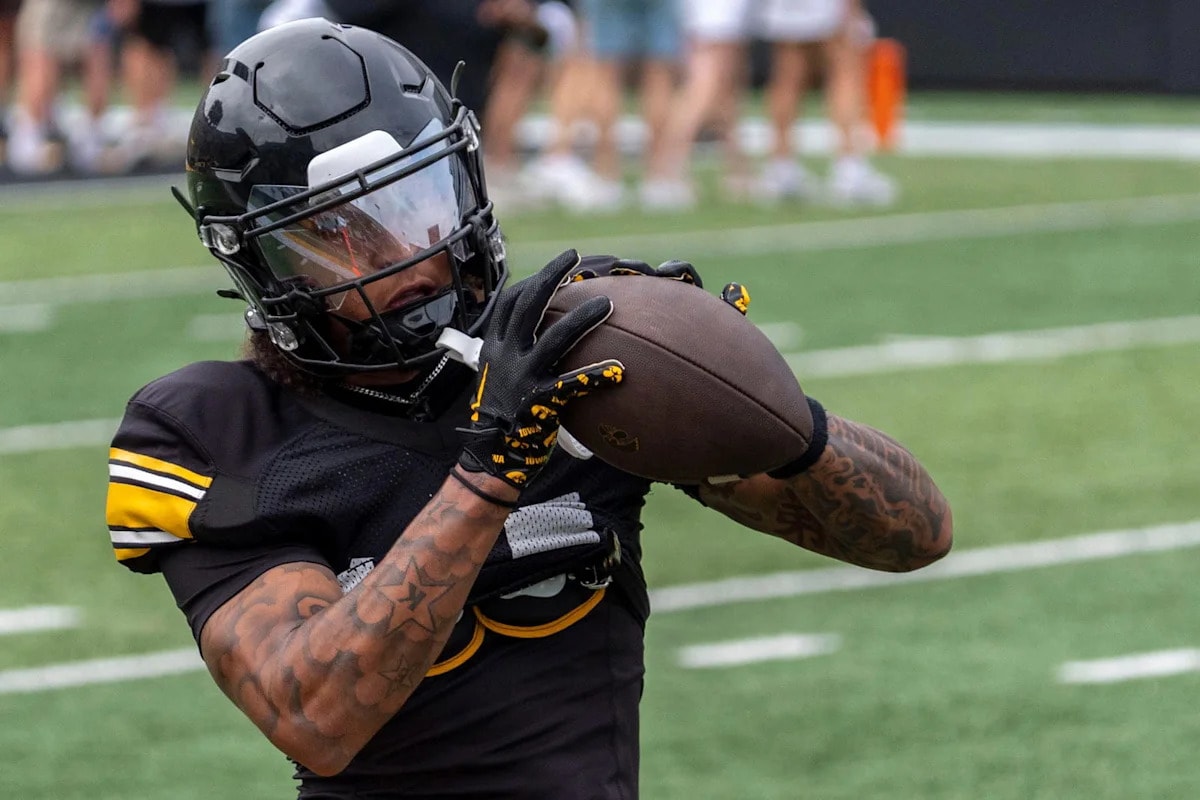 14 Days Until Iowa Football: Tony Diaz set to begin his first Iowa season after UTRGV transfer