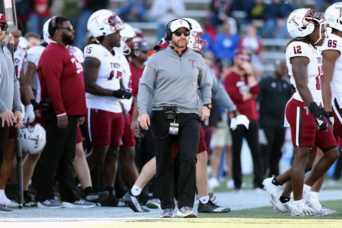 Florida linebackers coach Greg Gasparato lands on The Athletic’s list of rising coaches to watch
