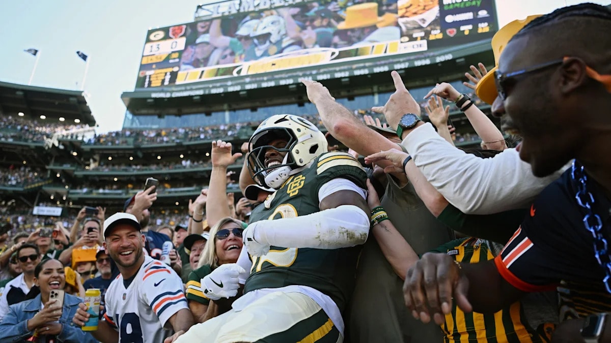 Tyson Bagent interception sets up Marshawn Lloyd TD as Packers build 14-0 lead