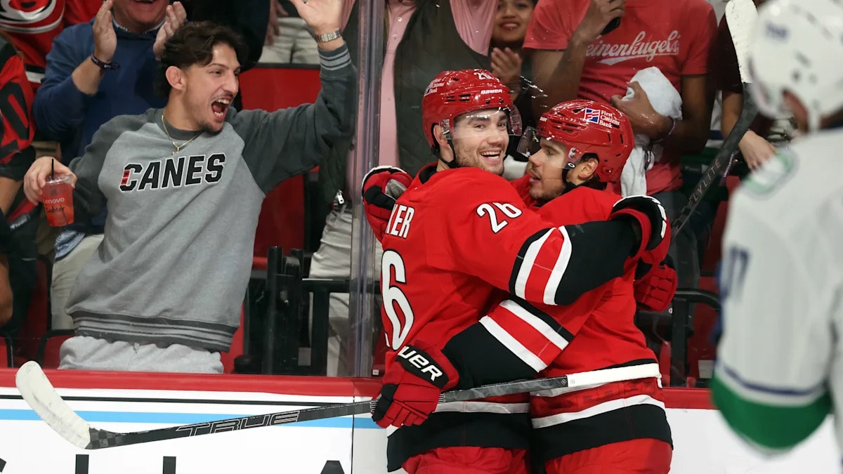 Stankoven records natural hat trick as Hurricanes rout Canucks 7-2 for first home win
