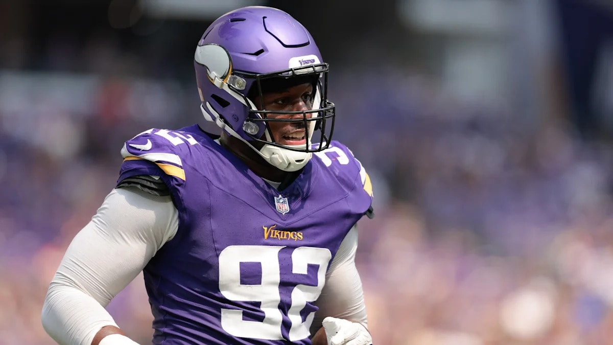Vikings add defensive lineman Jonathan Harris and tight end Matt Lauter