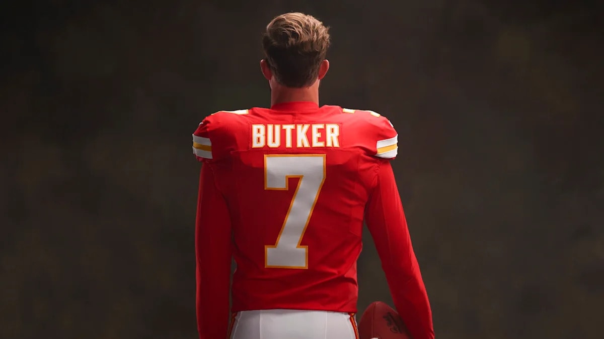 Harrison Butker nails a 69-yard field goal on the final play of the first half for the Chiefs