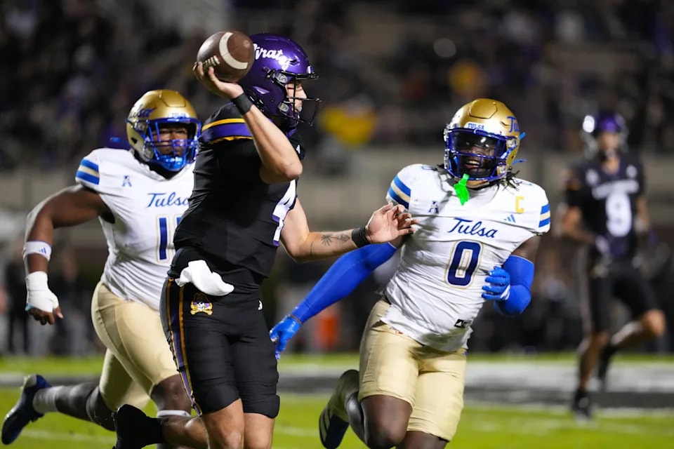 Analyst Questions Whether Katin Houser Can Recreate East Carolina Breakthrough as Illinois Opens the Season