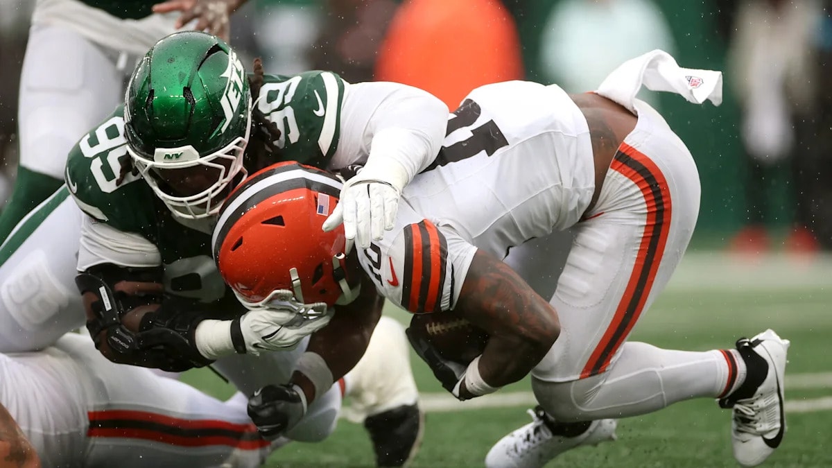 Browns’ Quinshon Judkins and Carson Schwesinger leave in walking boots after loss to Jets