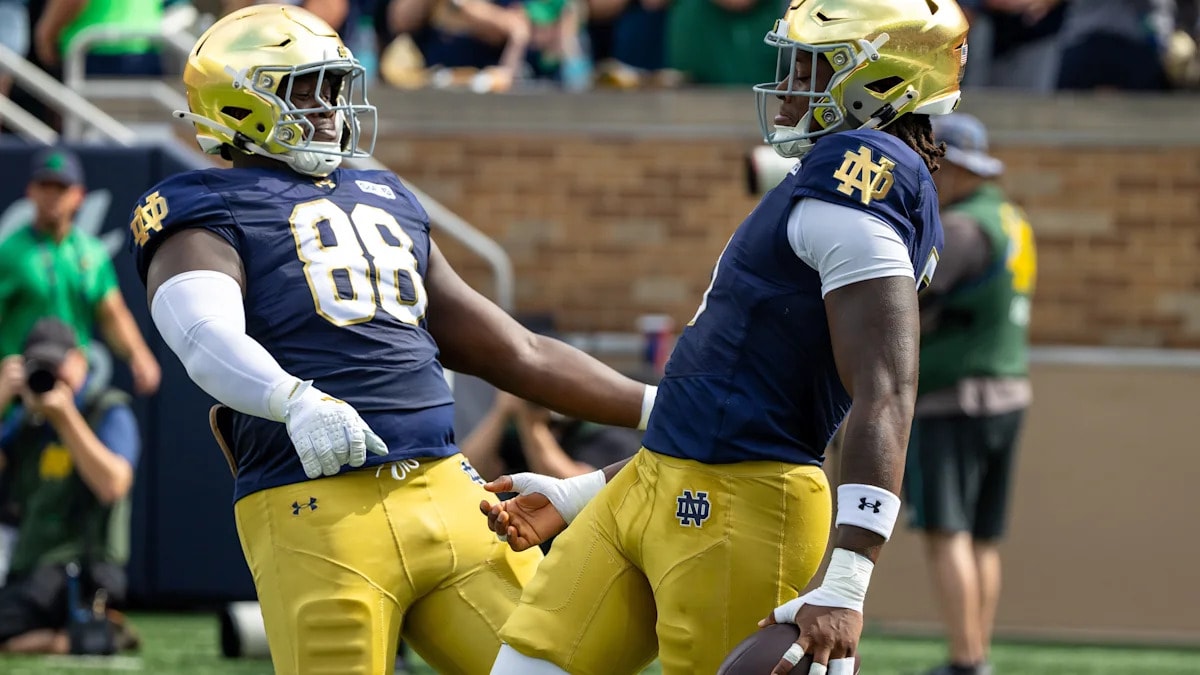 Notre Dame’s defense sets the tone early against Stanford with a forced fumble