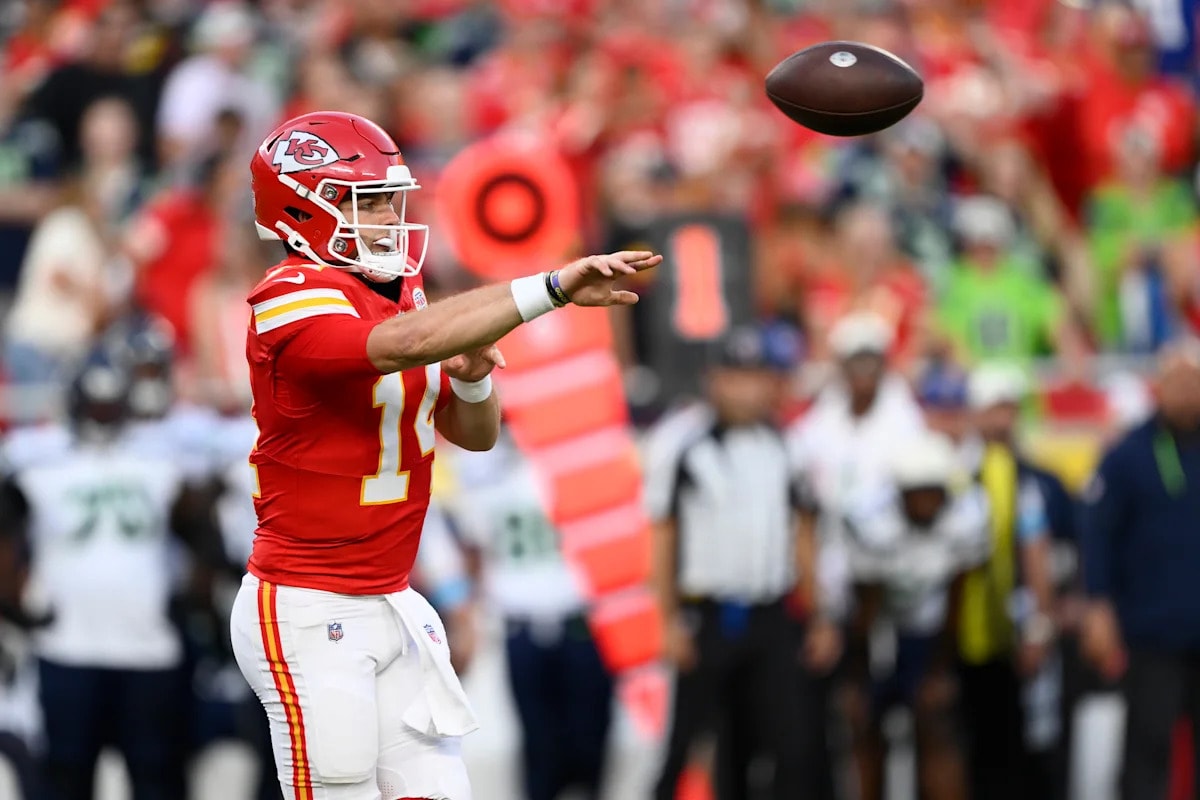 Seattle and Kansas City settle for a 9-9 preseason tie after Myers’ missed kick at the horn