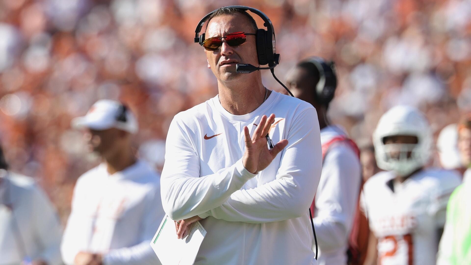 Red River exposes Texas’ late-game and special-teams issues, with Oklahoma turning mistakes into momentum