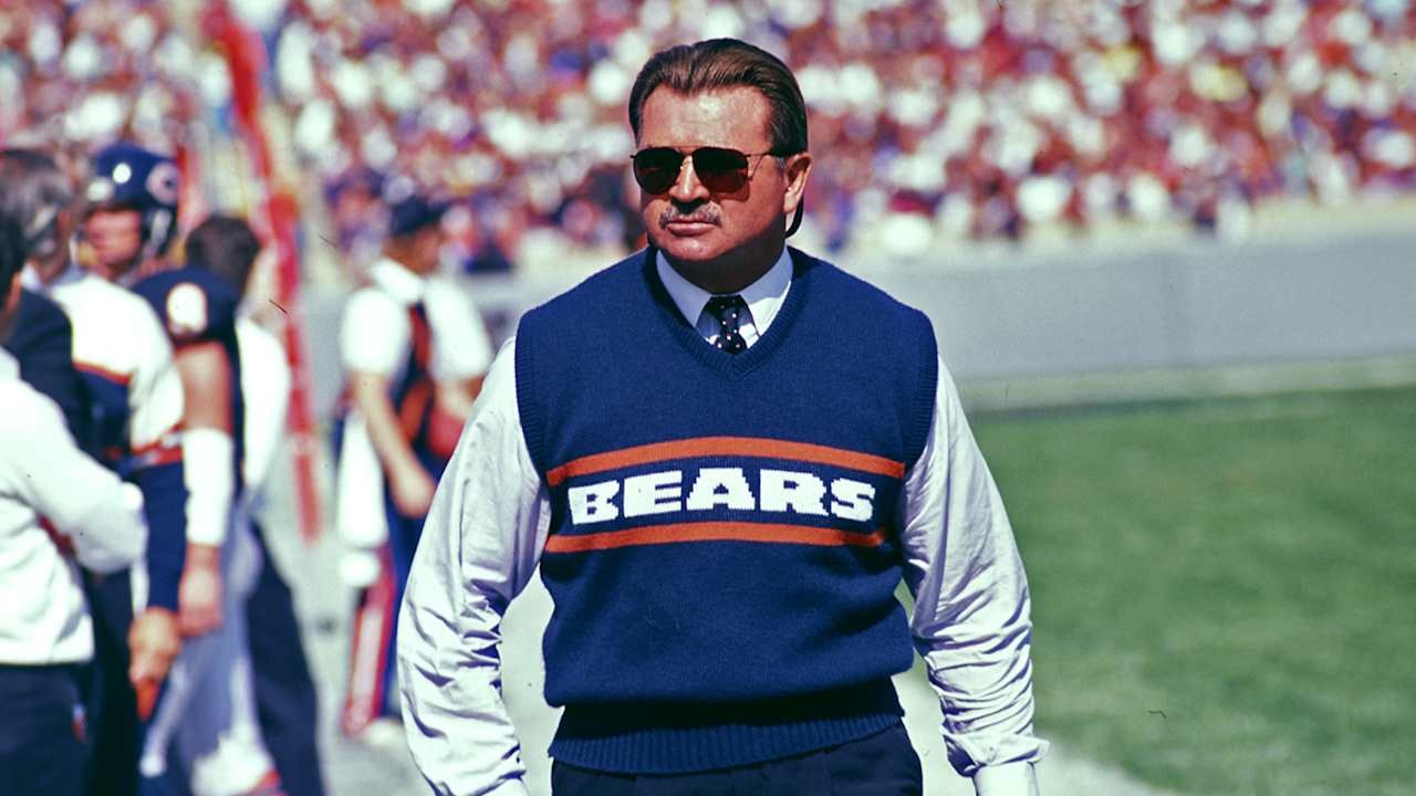 Bears and the football world honor Mike Ditka after his death