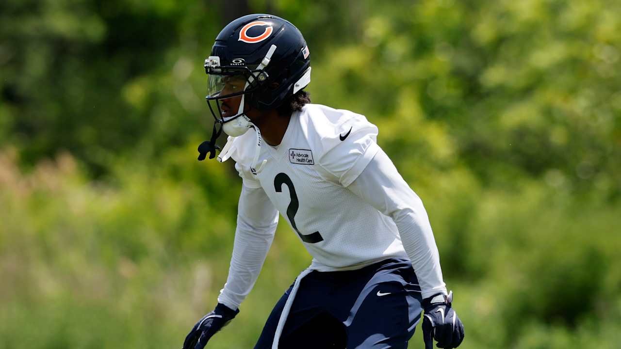 Coby Bryant turns heads at Bears veteran minicamp, flashing pick during practice