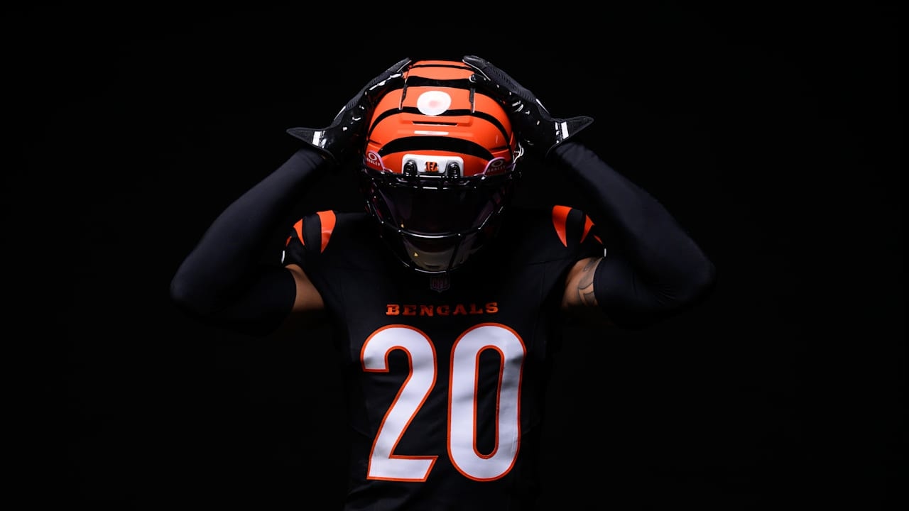 Tacario “Bobo” Davis Turns a Youth Nickname into a Calm, Focused Bengals Camp Story