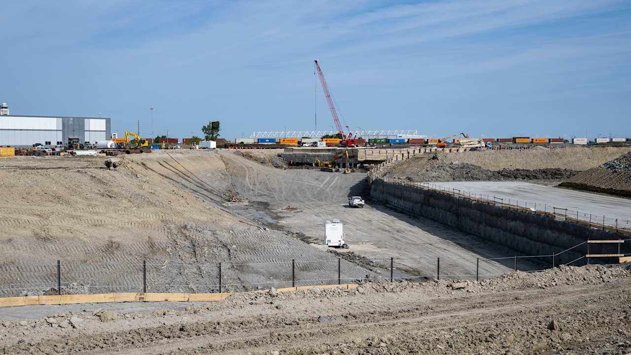 Browns mark another milestone in the Huntington Bank Field build with continued site work