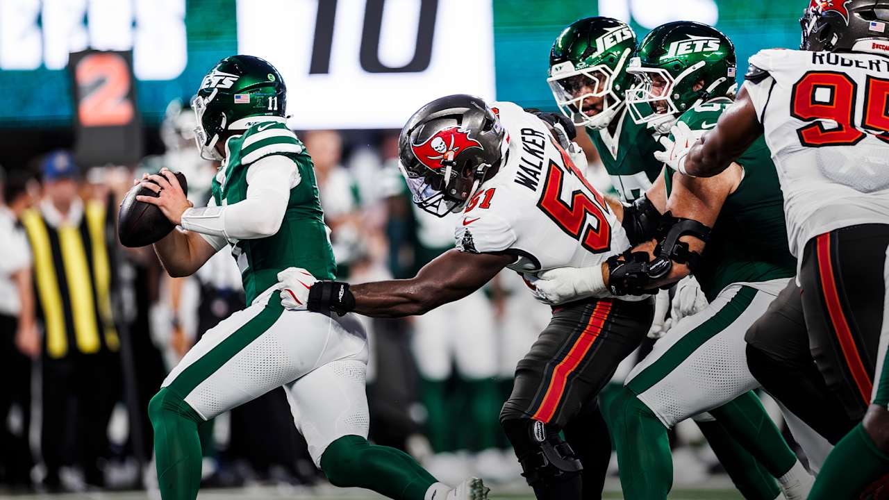 David Walker’s pressure in the pocket generates takeaways for Buccaneers in 24-16 win over Jets