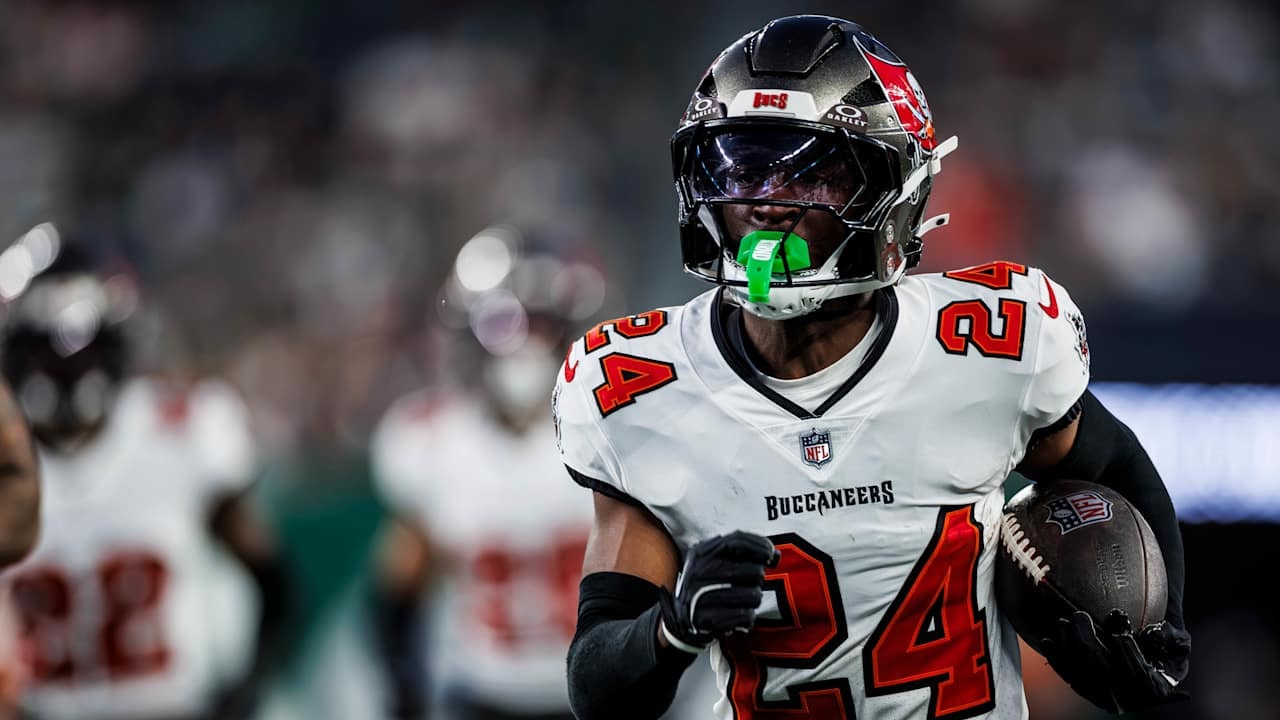 Ayden Garnes delivers a family-night highlight at MetLife with a pick-six for the Buccaneers