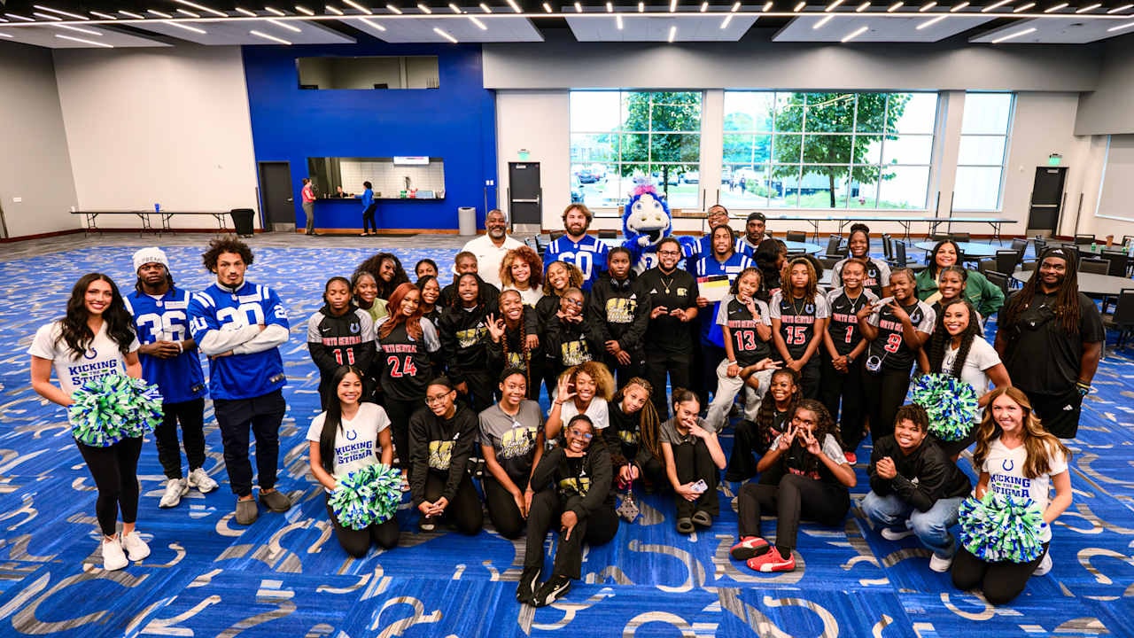 Colts join Indy Art Center to host art wellness workshop for Central Indiana girls flag football teams