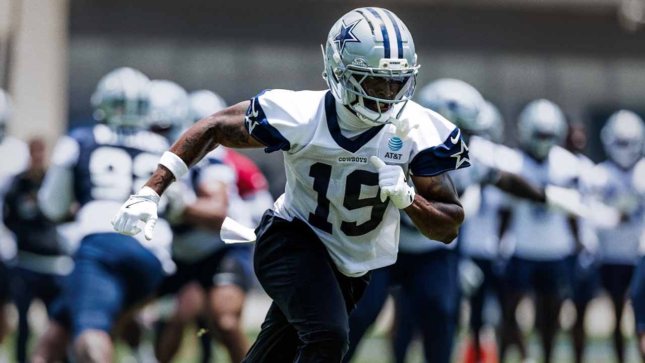 Ryan Flournoy entra a su tercera temporada con más confianza, apuntando a “jugar con libertad” en la ofensiva de los Cowboys