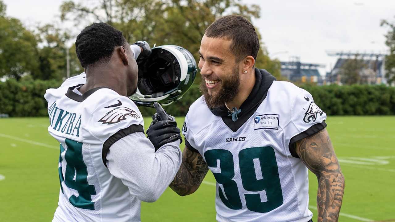Marcus Epps describes how “big brother” leadership shapes the Eagles’ young safety Andrew Mukuba