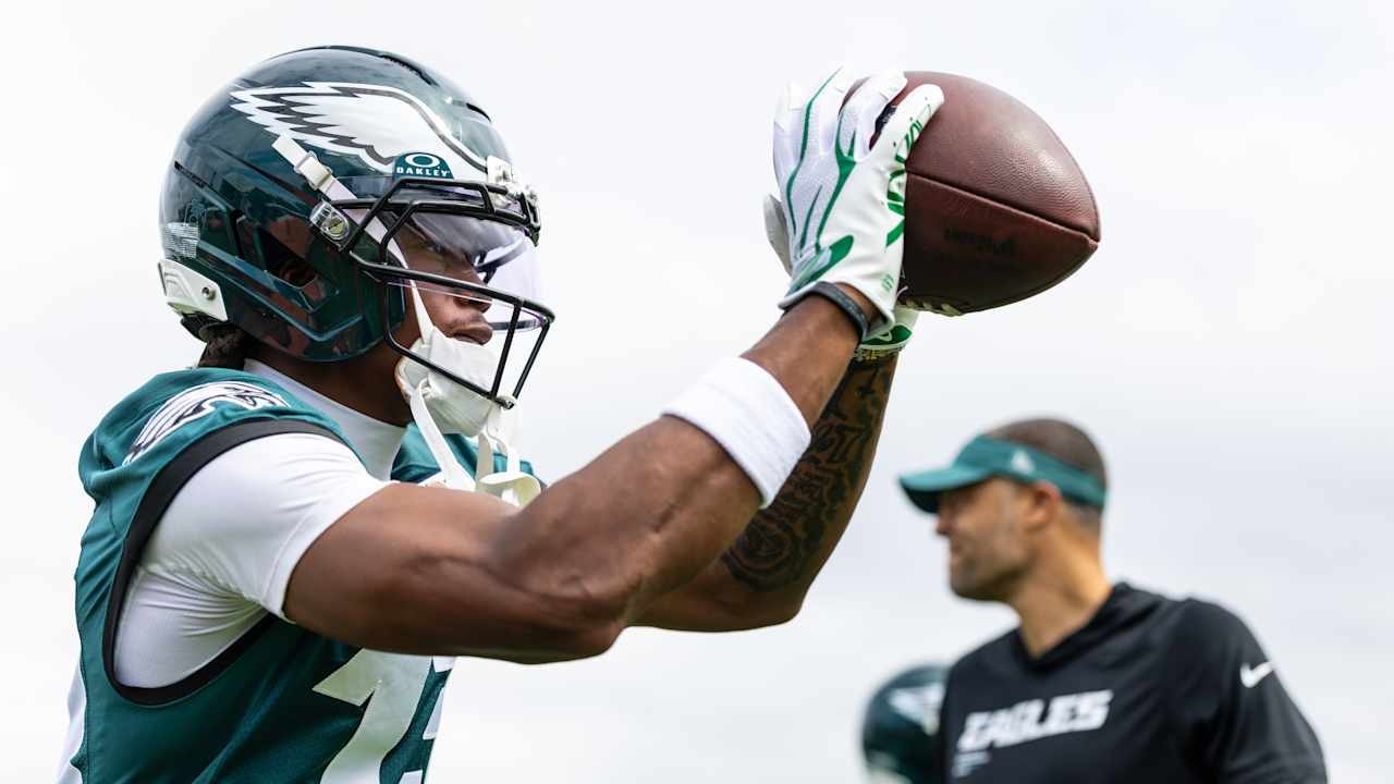 Dontayvion Wicks says his focus with the Eagles is “stack days and keep rising”