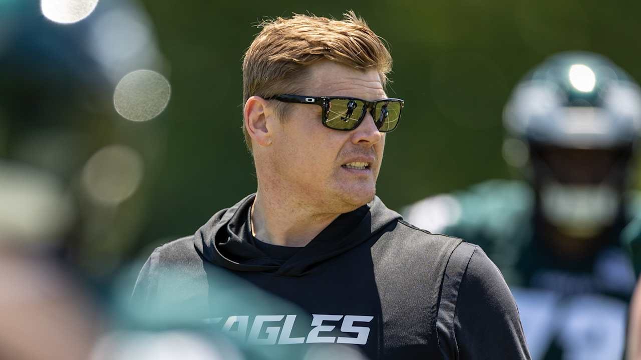 Eagles offensive line coach Chris Kuper emphasizes communication, scheme fit as he reunites with Sean Mannion