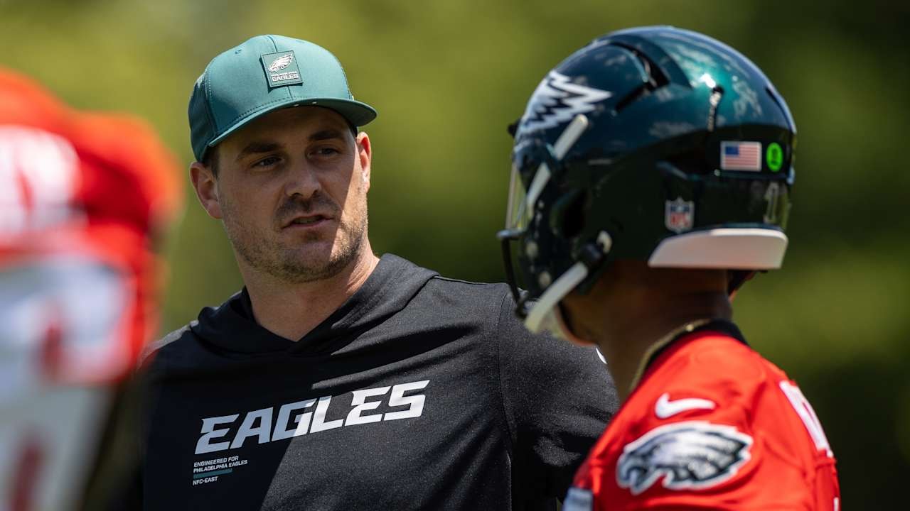 Eagles players rally around Sean Mannion as new-look offense takes shape at training camp