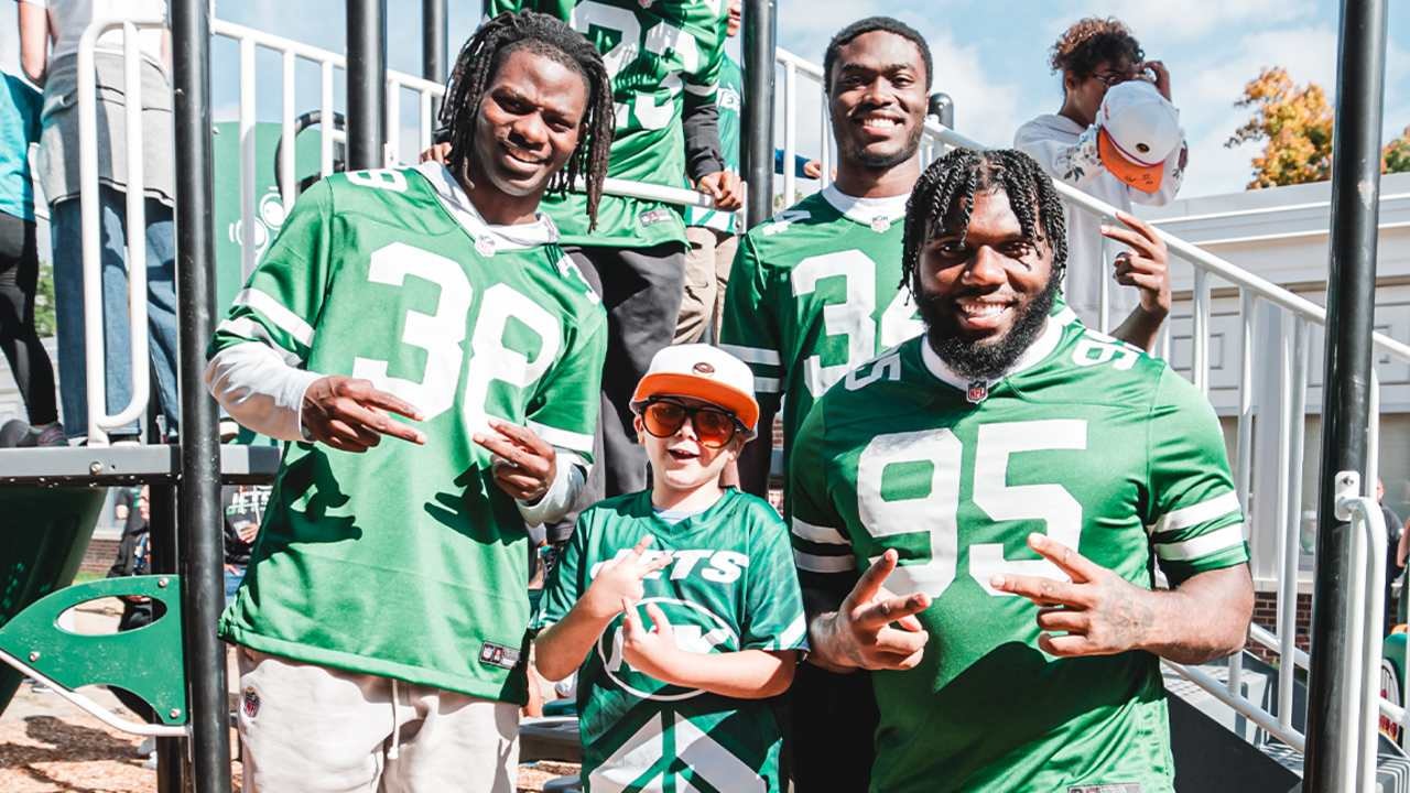 Jets Rookies Bring Play60 Adaptive Fitness and a Creative Courtyard to Brooklake Elementary