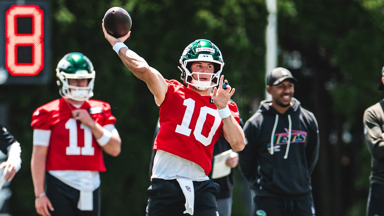 Jets QB coach Bill Musgrave offers early OTA perspective on Geno Smith and rookie Cade Klubnik