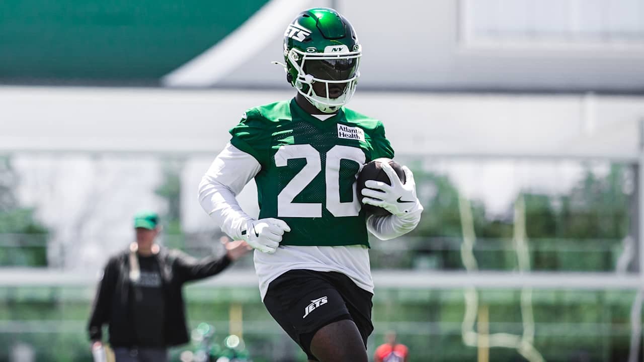 Jets Begin Mandatory Minicamp in Florham Park, Aaron Glenn Emphasizes Steady Build
