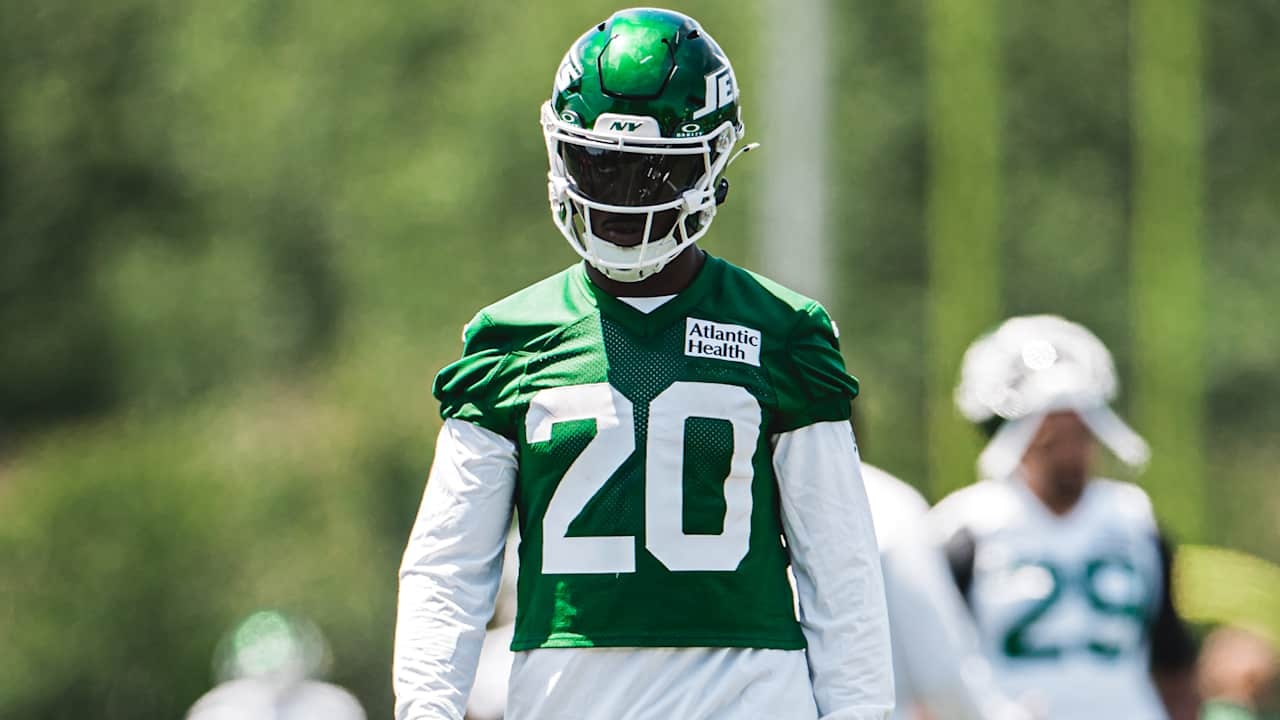 Breece Hall returns for another Jets season as Aaron Glenn looks to build a stronger run game in 2026