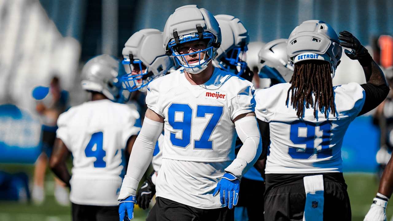 Twentyman highlights several standouts as Lions’ Week 2 padded practices sharpen position battles