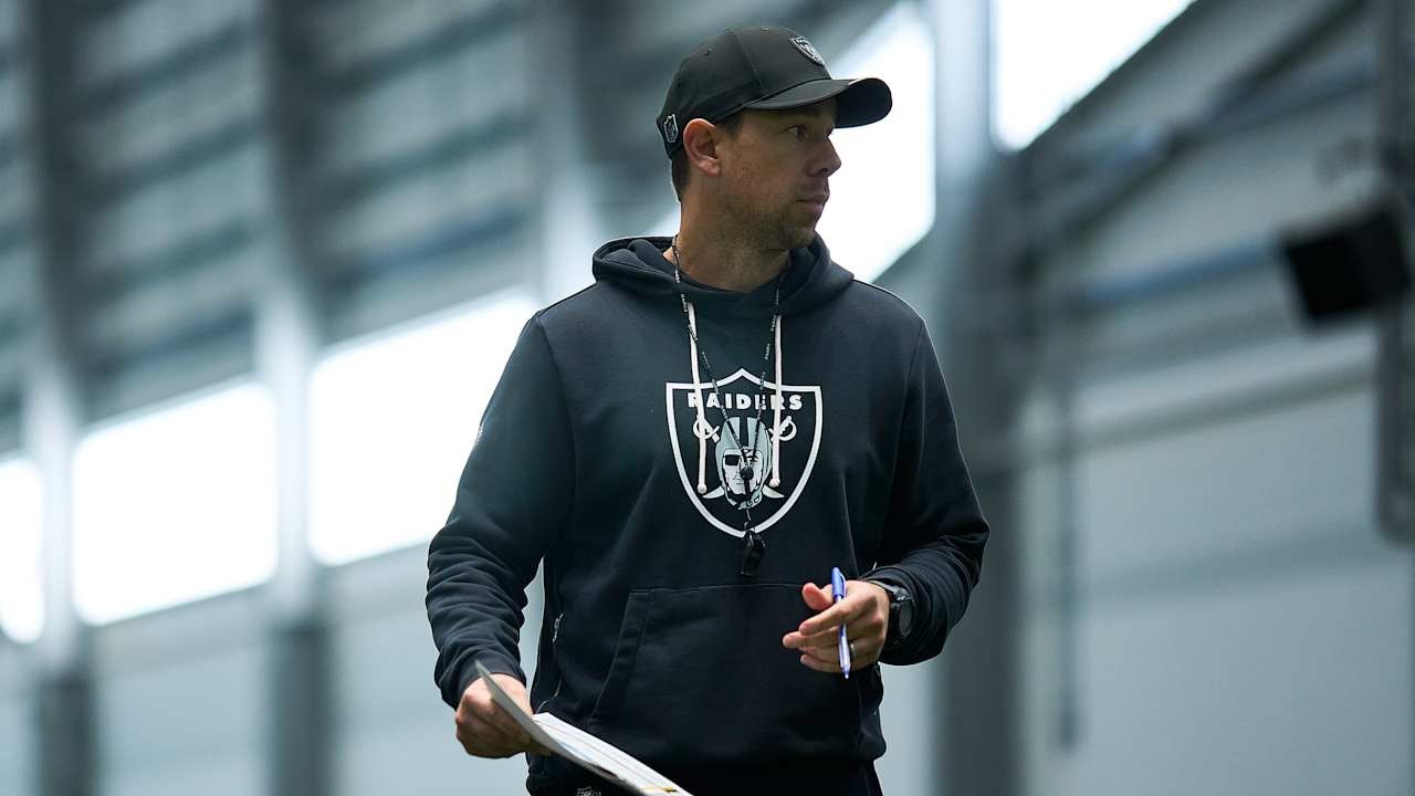 Klint Kubiak and Raiders staff begin final roster cuts after preseason wraps