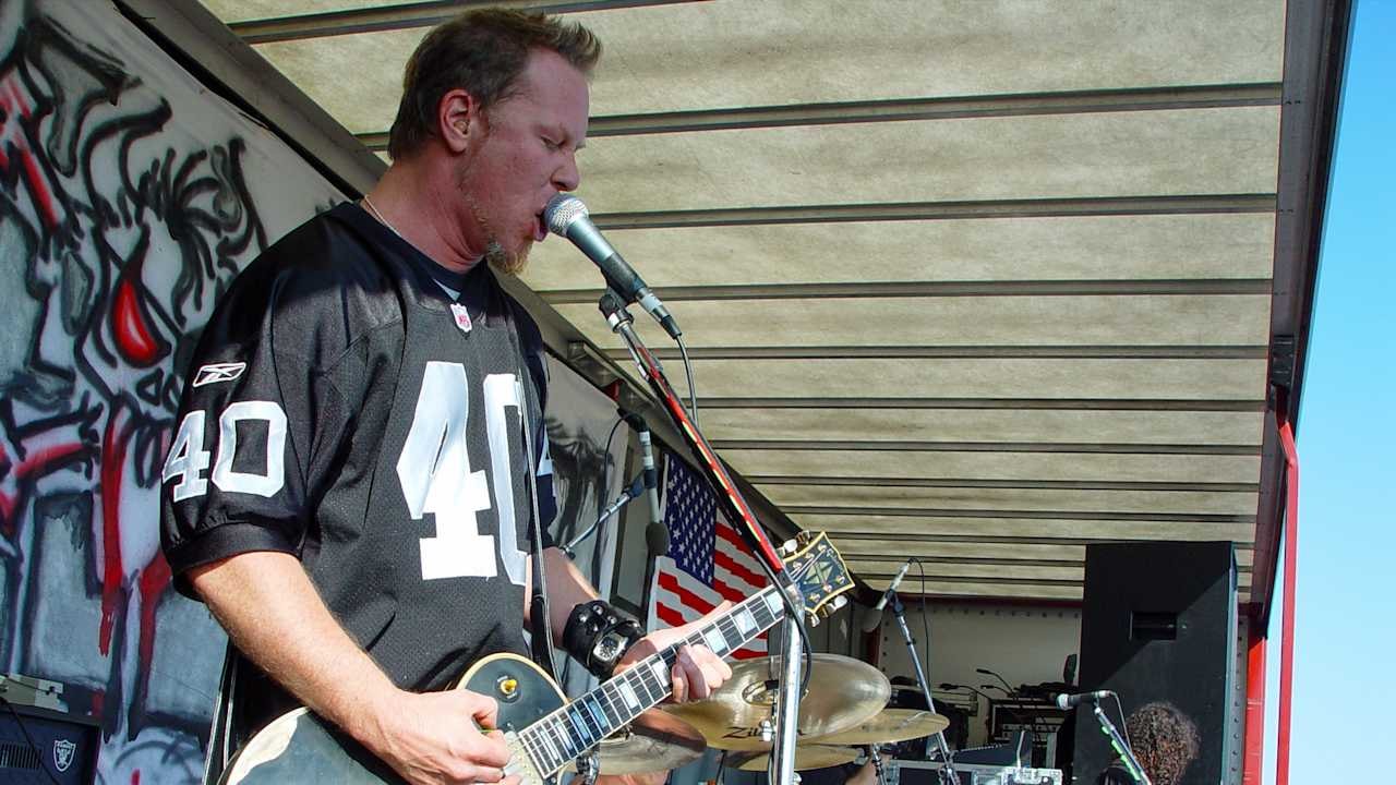Metallica’s James Hetfield to light the Al Davis Memorial Torch before Raiders-Rams kickoff