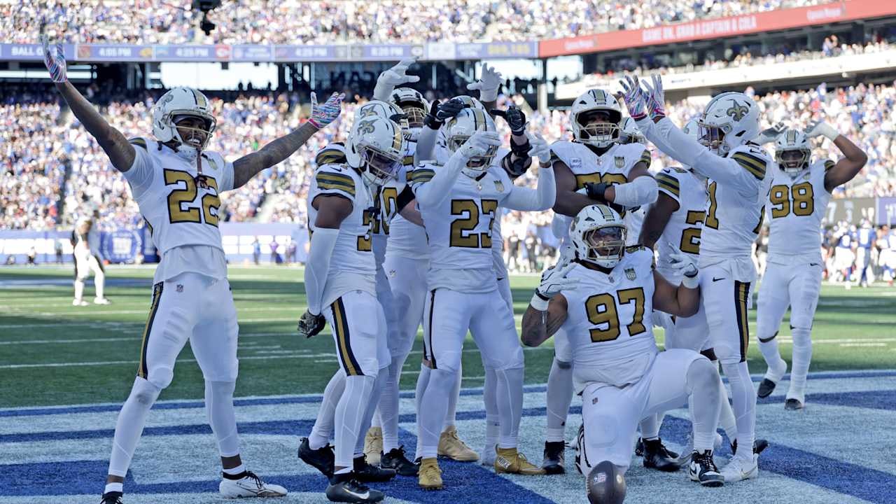 Saints weather the late surge, rally past Giants for 34-27 road win