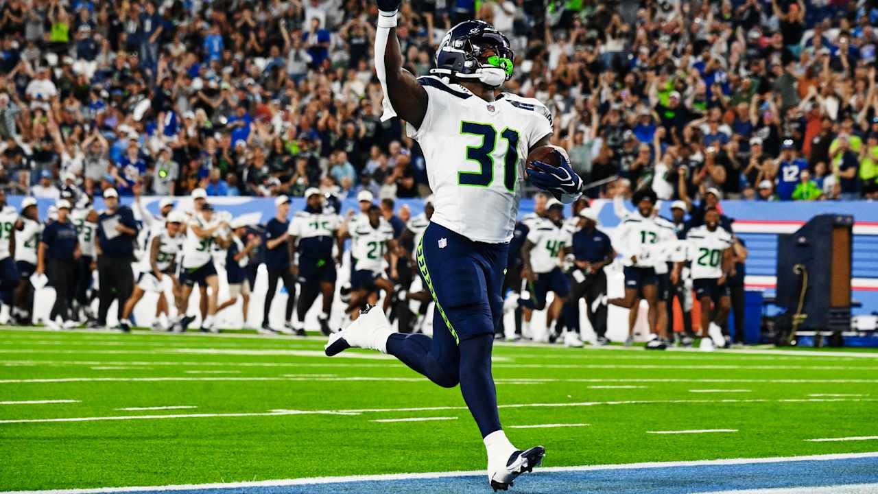 Jacardia Wright Sparks Seahawks’ Backup Offense With Big-Play Effort vs. Titans