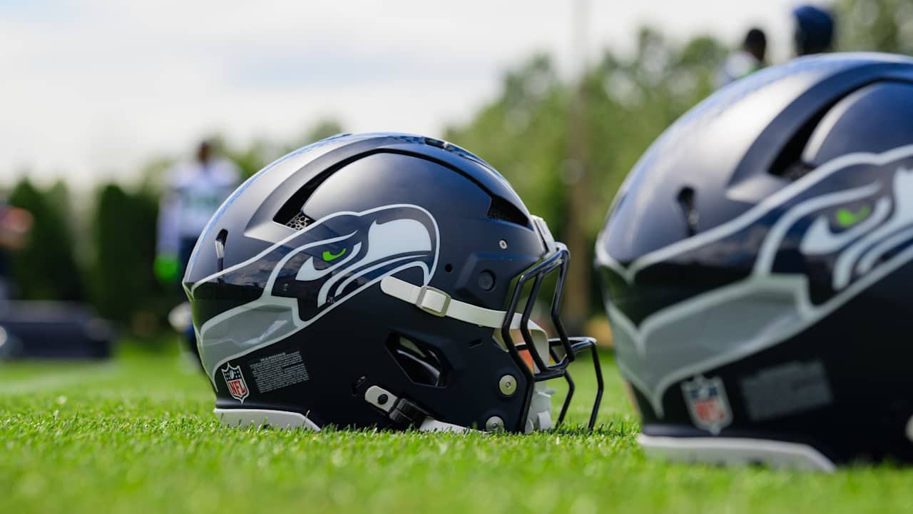 Seahawks Add Linebacker Aaron Smith, Place Fullback Robbie Ouzts on Injured Reserve
