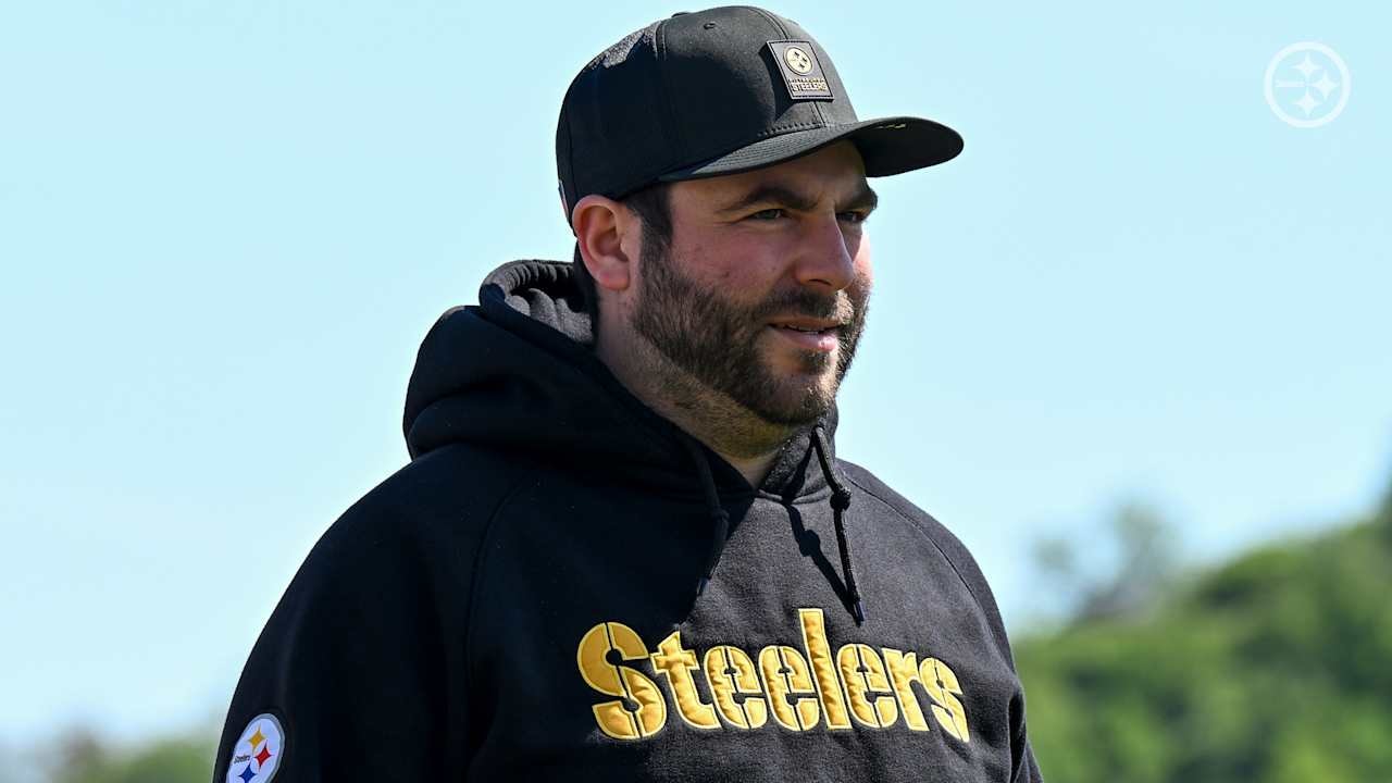 Get to Know Eric Simonelli: How the Steelers’ newest quality-control voice learned to chase the details
