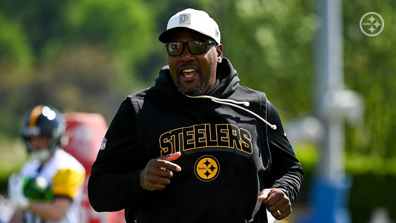 Get to Know: Ramon Chinyoung Sr., Steelers running backs coach