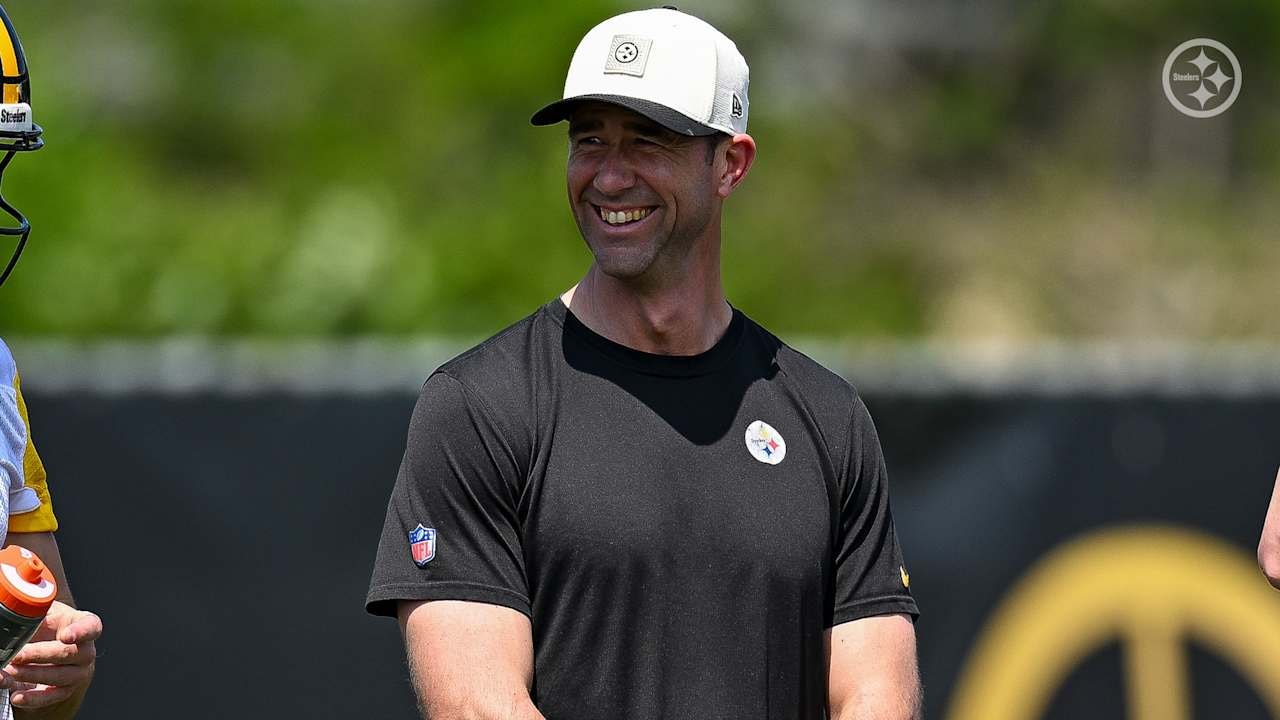 Steelers emphasize an “offensive ecosystem” as QB coach Tom Arth remains a veteran communicator