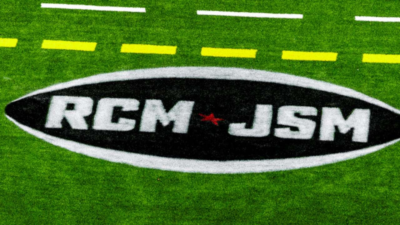 Texans mark 25th season by honoring Bob and Janice McNair