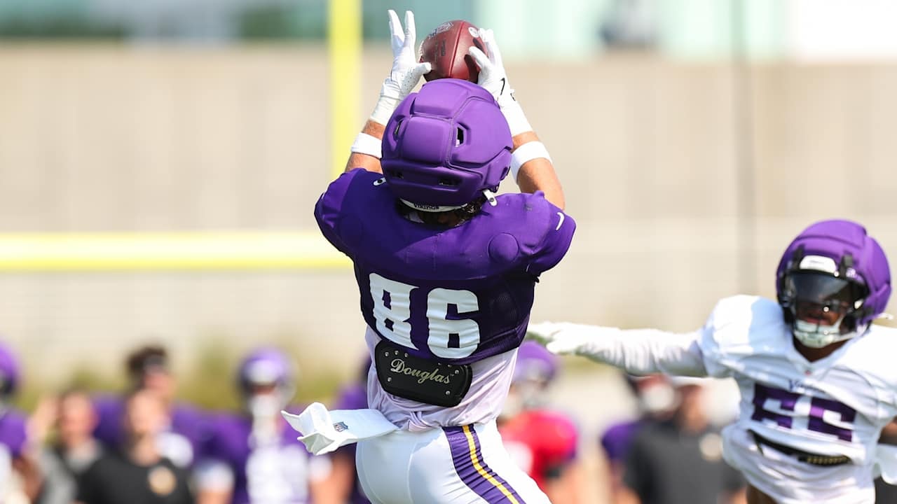 Vikings raise the tempo on Day 1 of full pads, with defense setting the tone