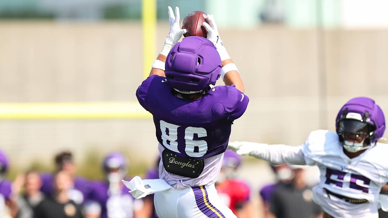 Vikings TE Gavin Bartholomew draws early attention in camp as a dependable target