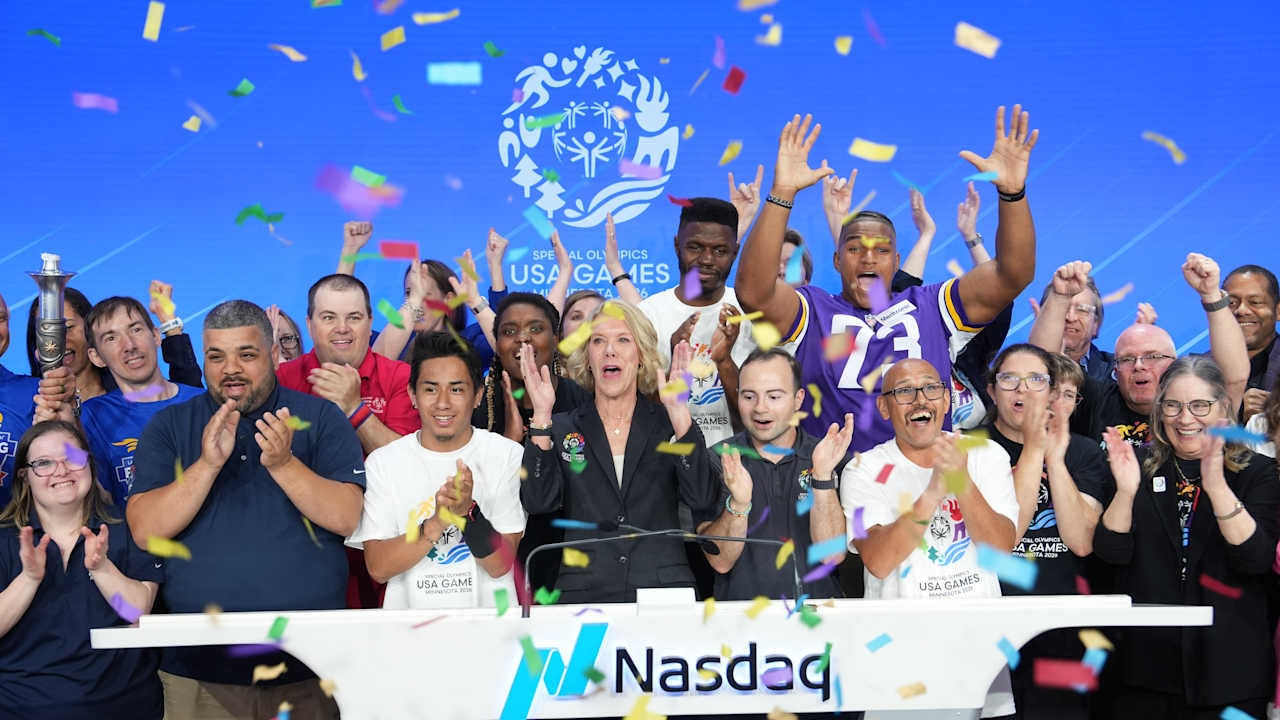Vikings Offensive Lineman Walter Rouse Helps Special Olympics USA Games Close Out Nasdaq