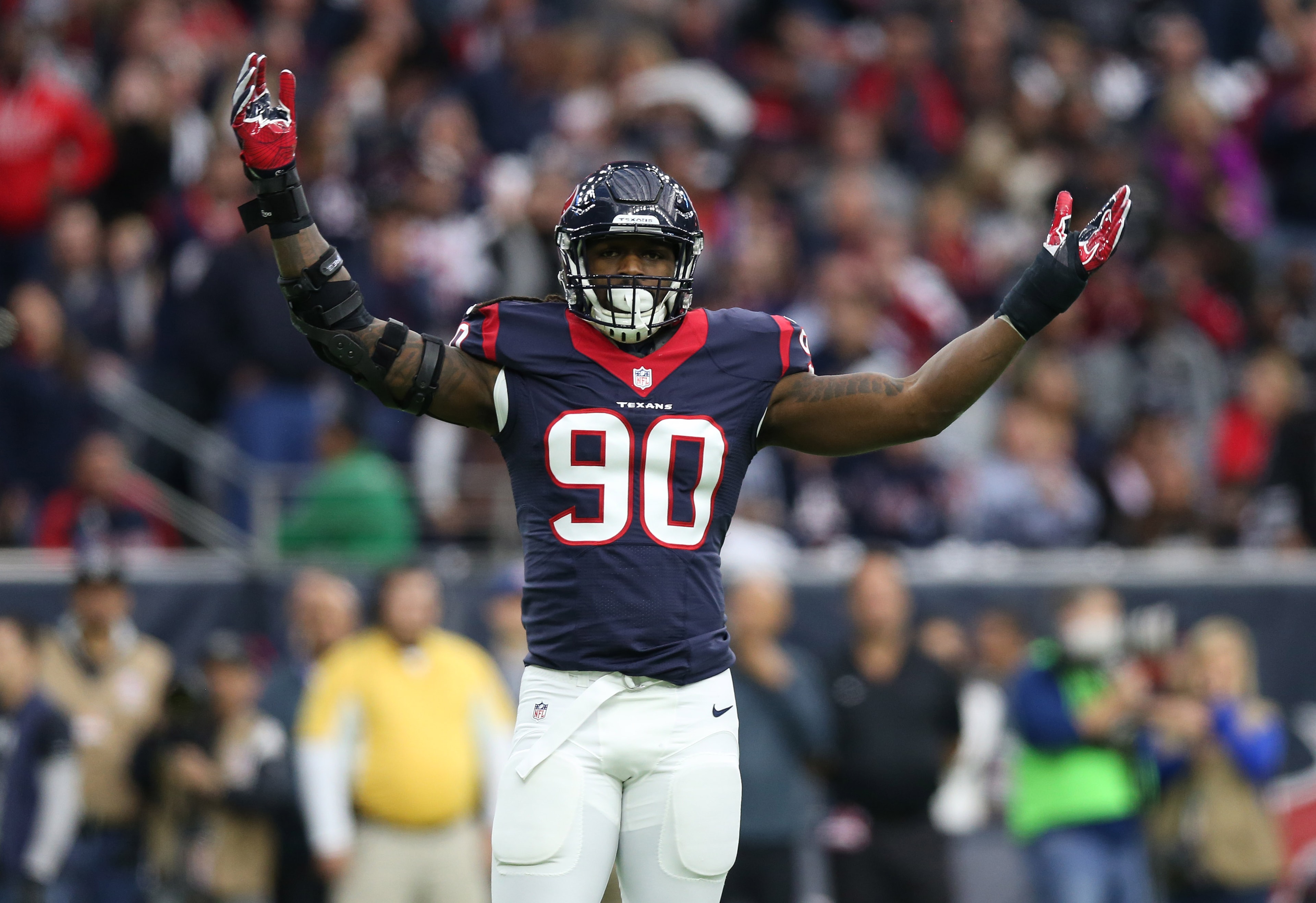 Jadeveon Clowney, South Carolina standout, reportedly agrees to return to the Houston Texans for 2026