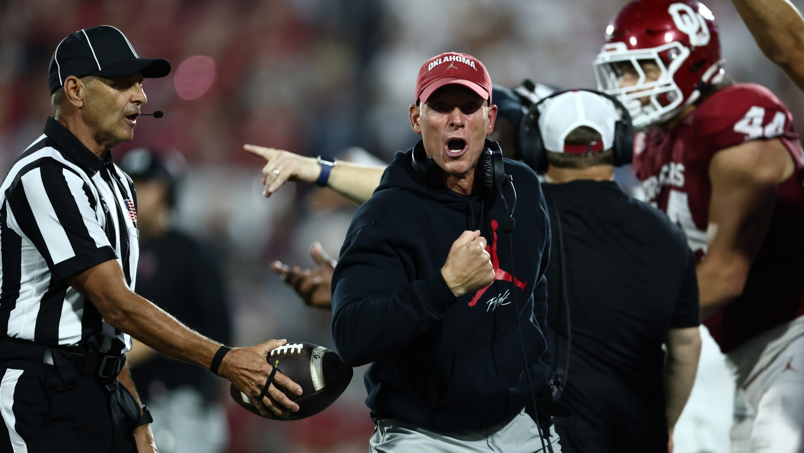 Brent Venables offers a positive update on Oklahoma starting center Jake Maikkula