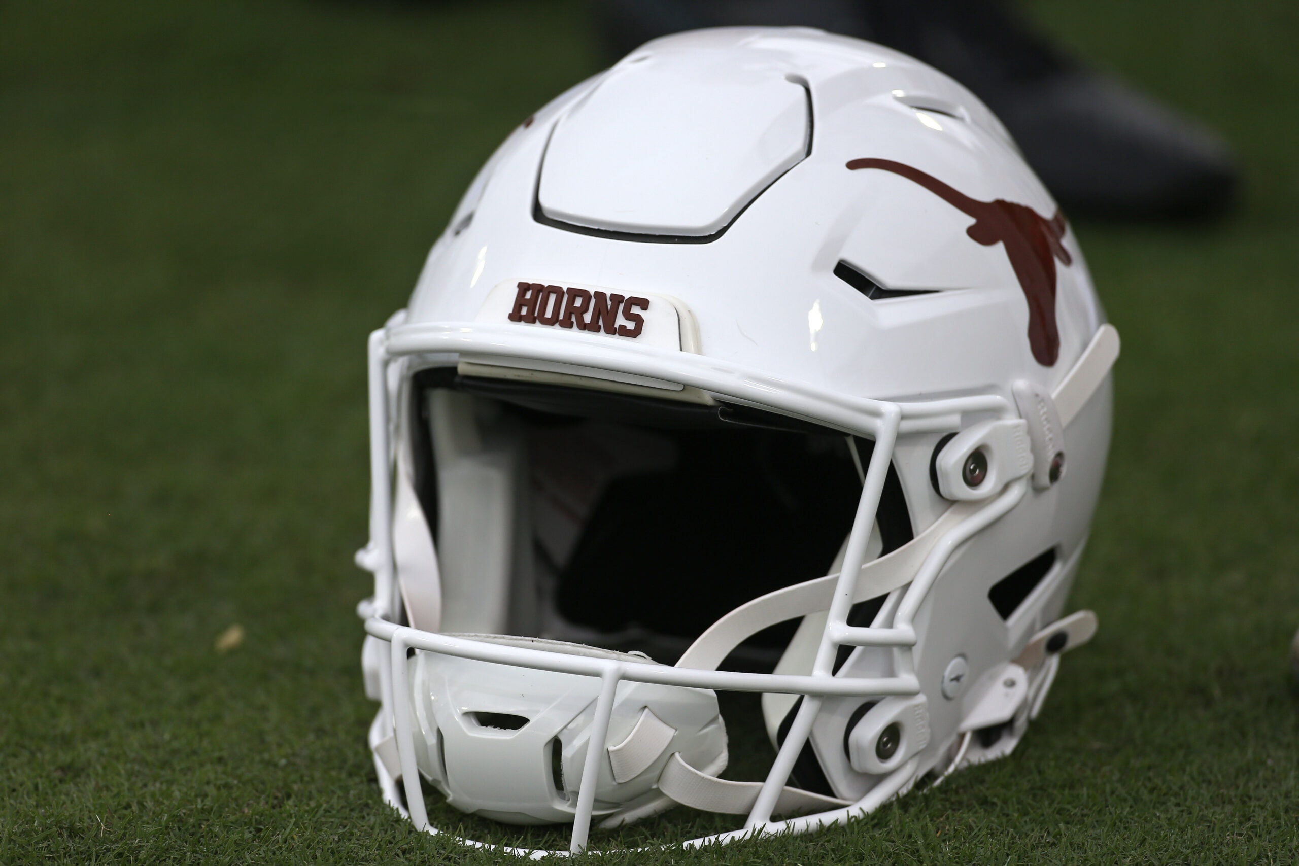 Texas reports roster change: junior linebacker no longer listed on Longhorns site, per report