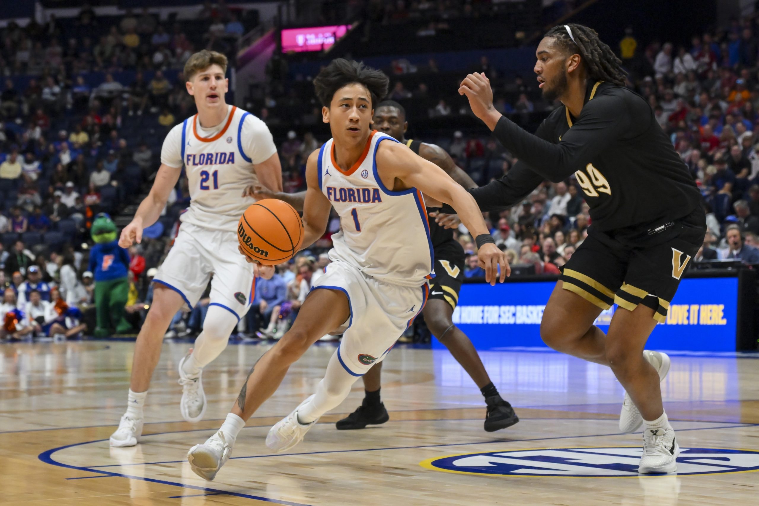 Xaivian Lee, a Florida guard, reportedly commits as a transfer to a top college basketball program