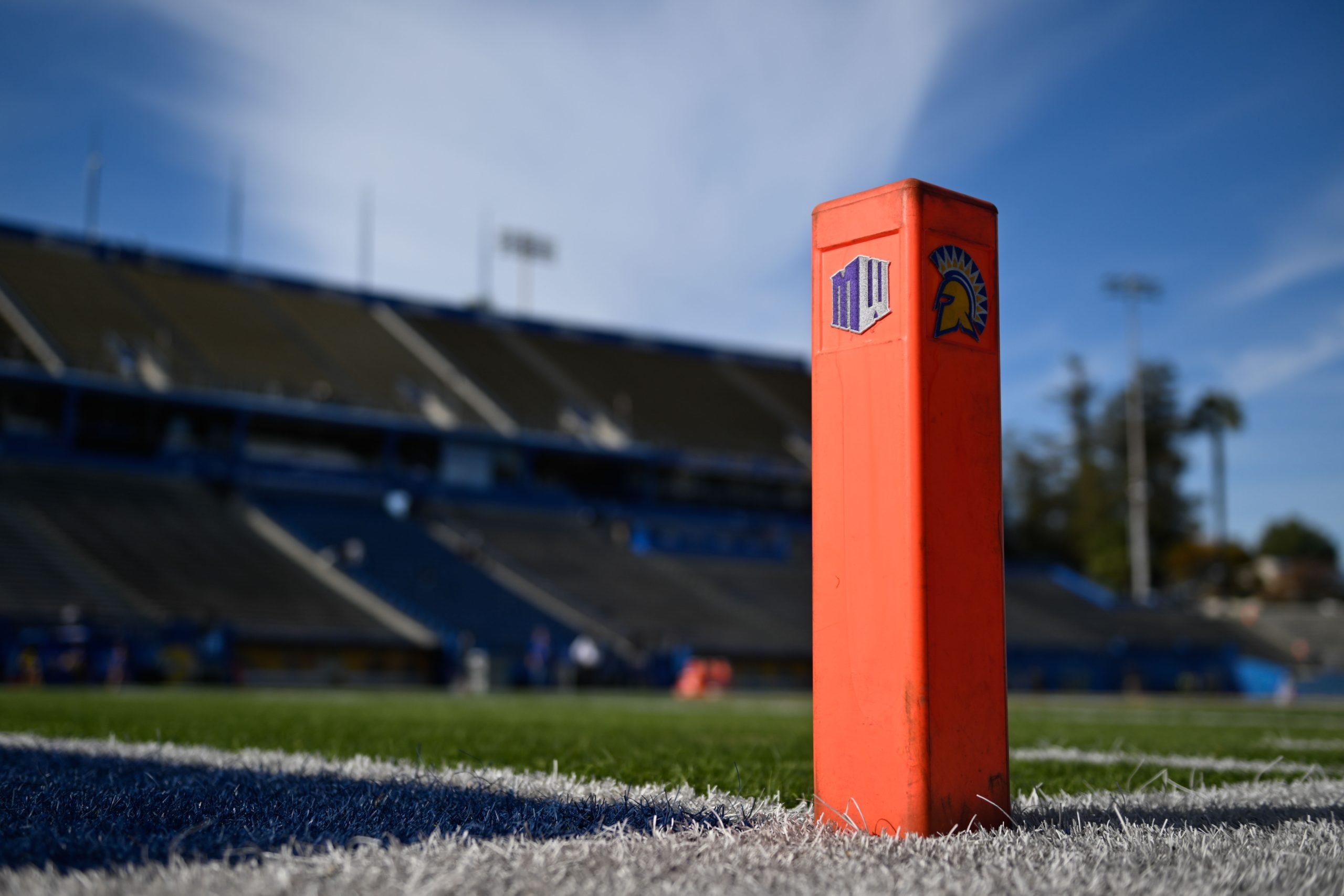 Mountain West becomes first Group of Six conference to ban professional football players