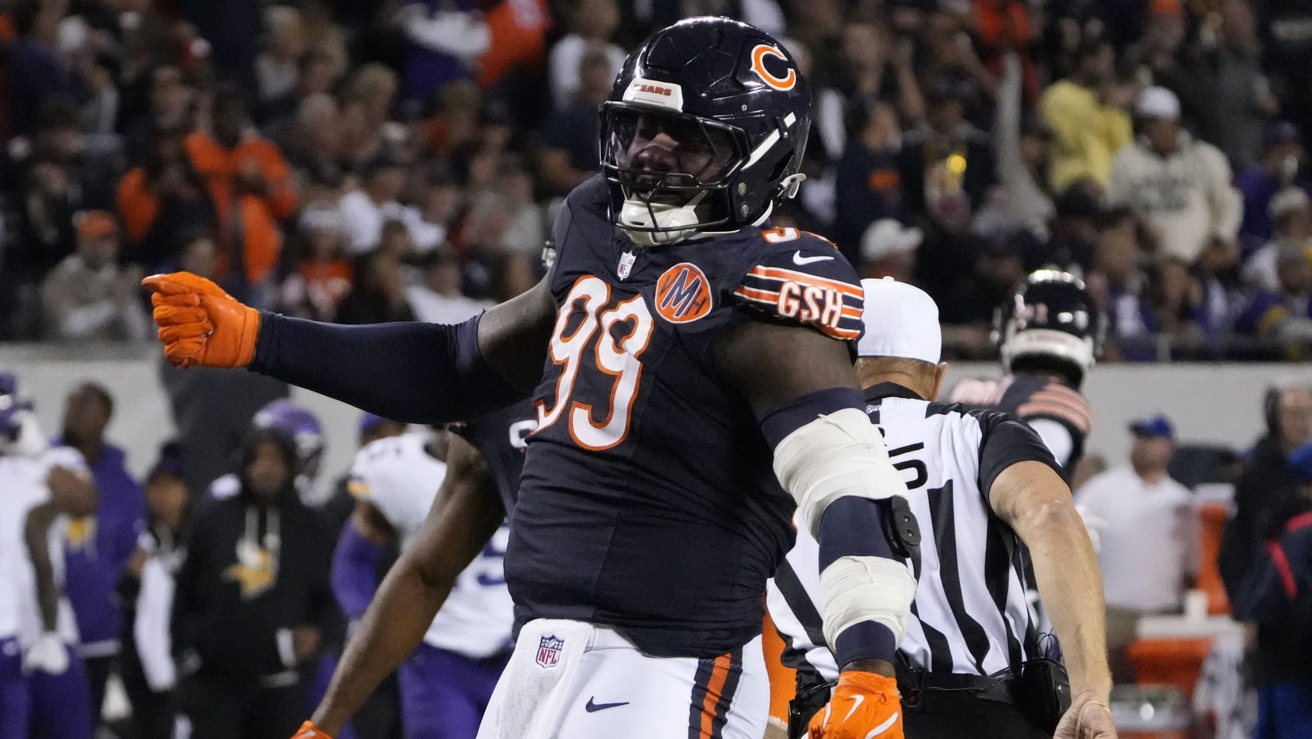 Bears add veteran pass-rush depth, trading for former Florida defensive lineman Gervon Dexter Sr.