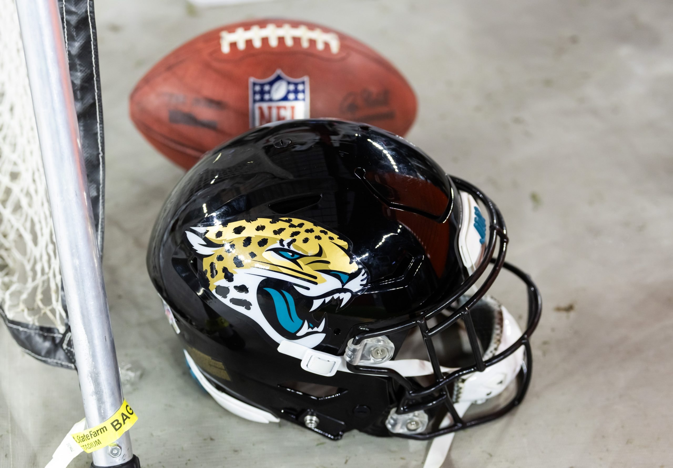 Jaguars sign former Florida linebacker, bringing back a Sunshine State product